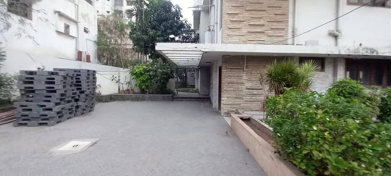 1400 Sq Yards Main Road Bunglow For Commercial Use Only For Corporate Office 0