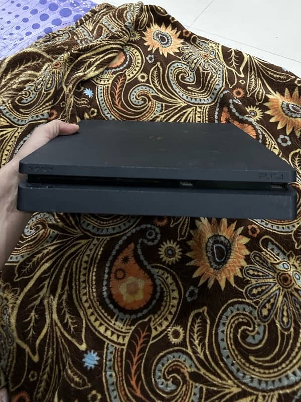 Ps4 1TB Slim with 27inch Gaming LED And 5games 4