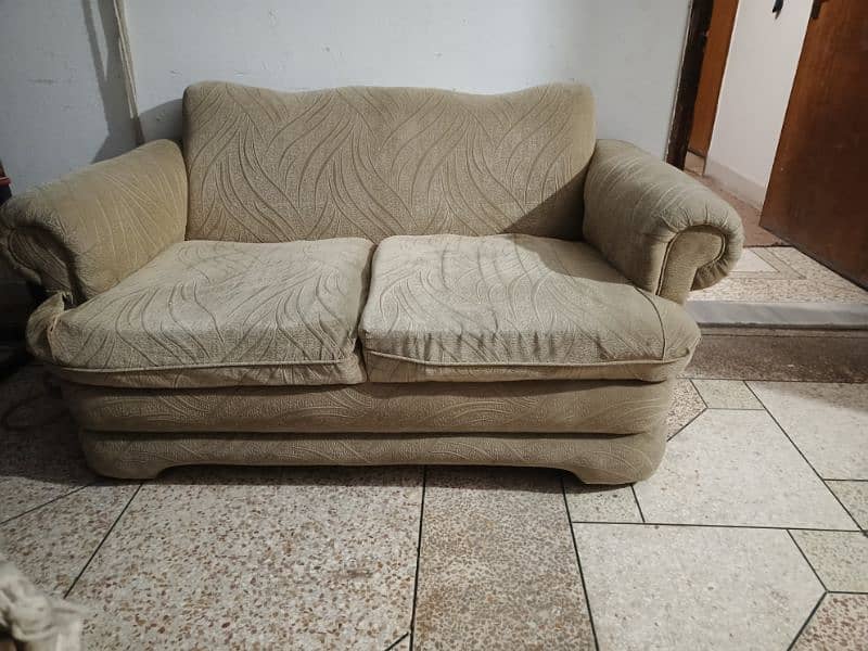 2 seater sofa in very good condition 0