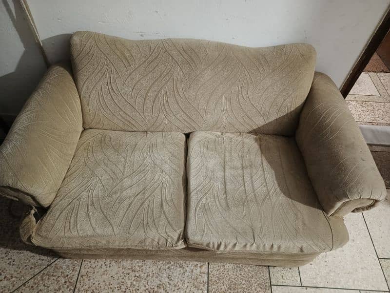 2 seater sofa in very good condition 1