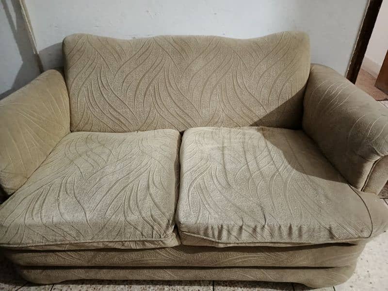 2 seater sofa in very good condition 2