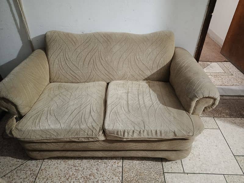 2 seater sofa in very good condition 4