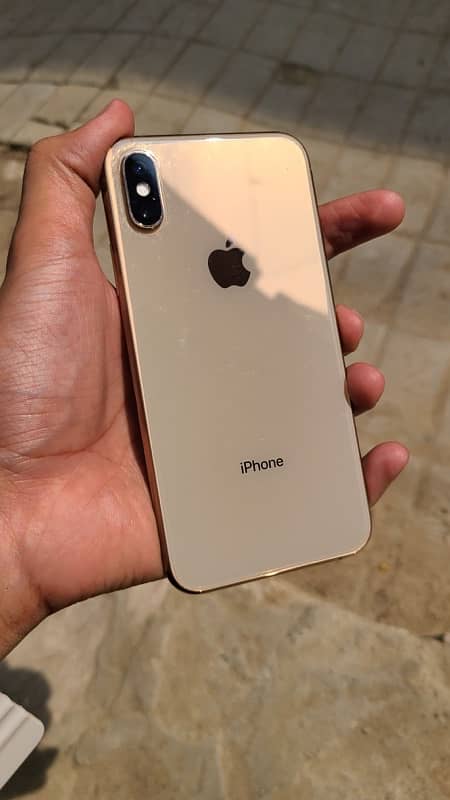 iphone xs in mint condition 1