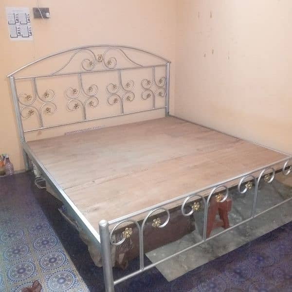 King size iron heavy weight bed with matress 1