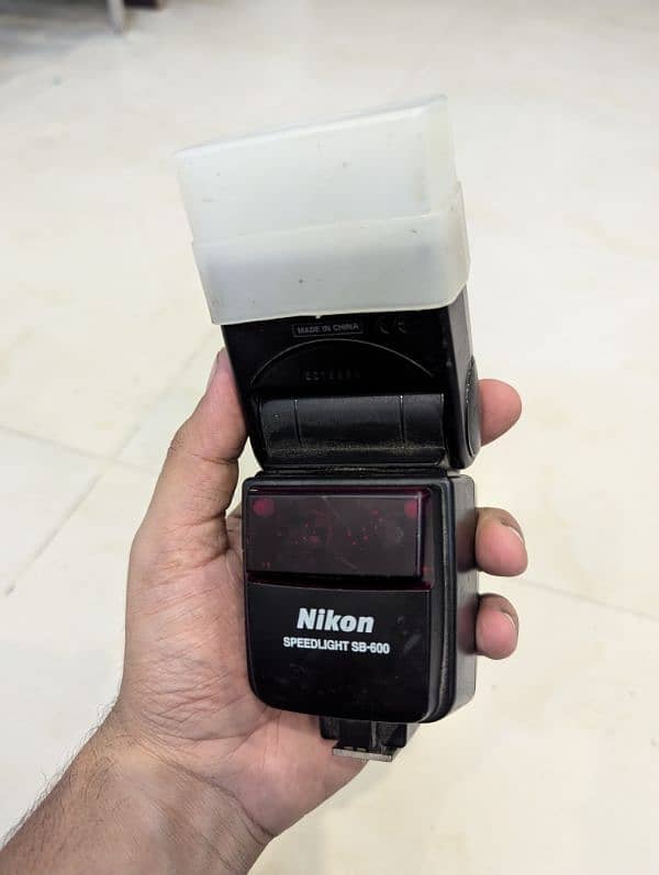 Nikon SB-600 Speedlight Flash for Nikon Digital DSLR Cameras 2