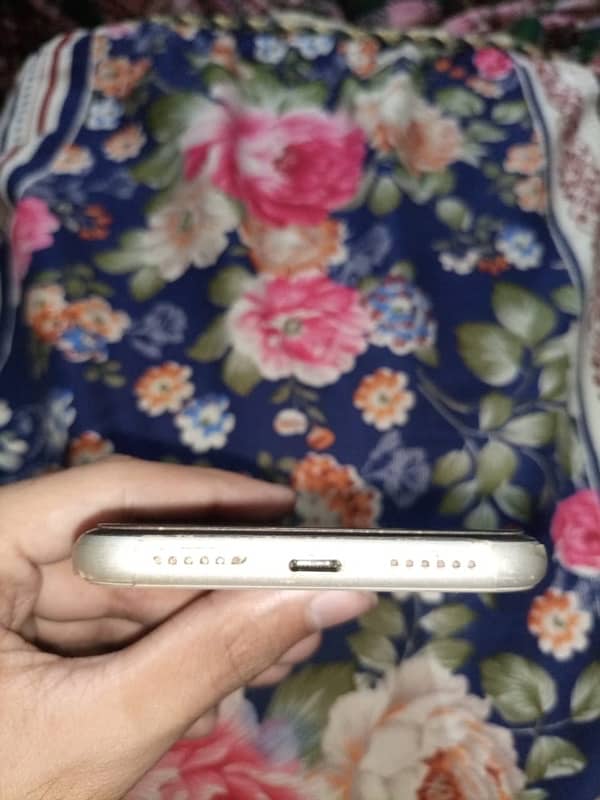 iphone 11 white color 64gb non pta 3