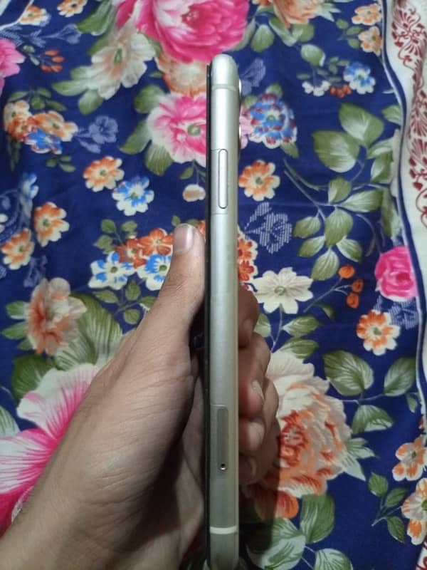 iphone 11 white color 64gb non pta 4