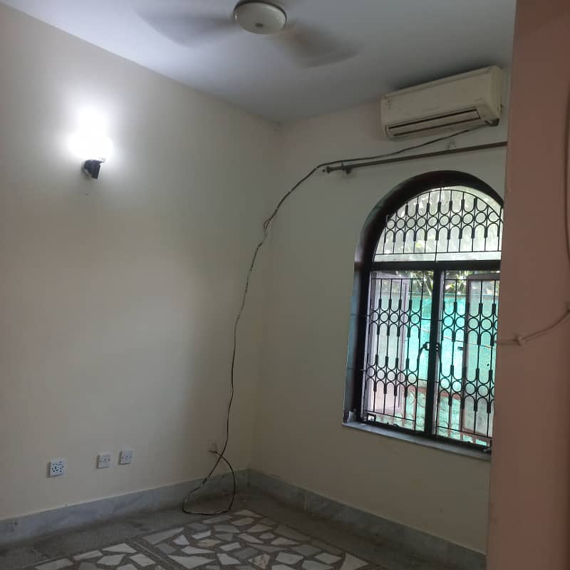 G11UPPER PORTION FOR RENT CONER HOUSE NER PARK 11