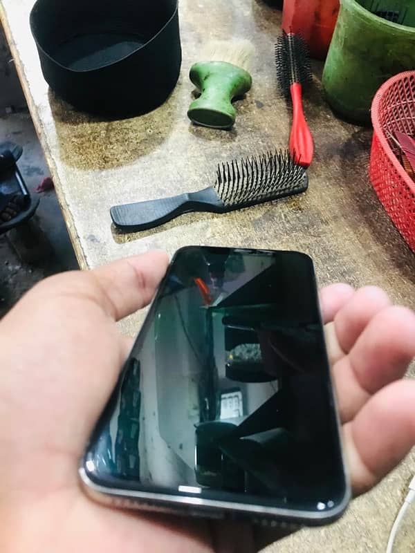 good condition iPhone X 1