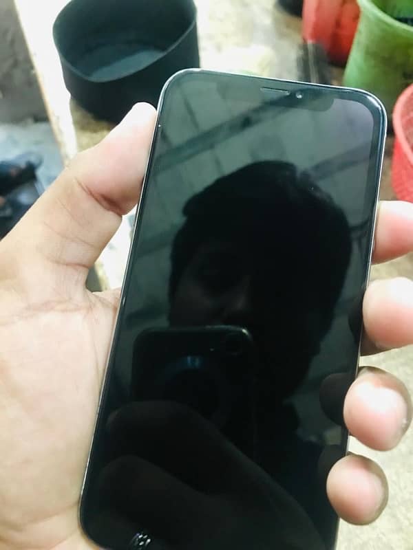 good condition iPhone X 5