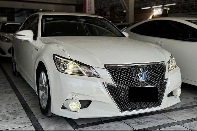 Toyota Crown 2013 1