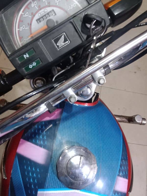 cd 70  total genuine  12500 km 4