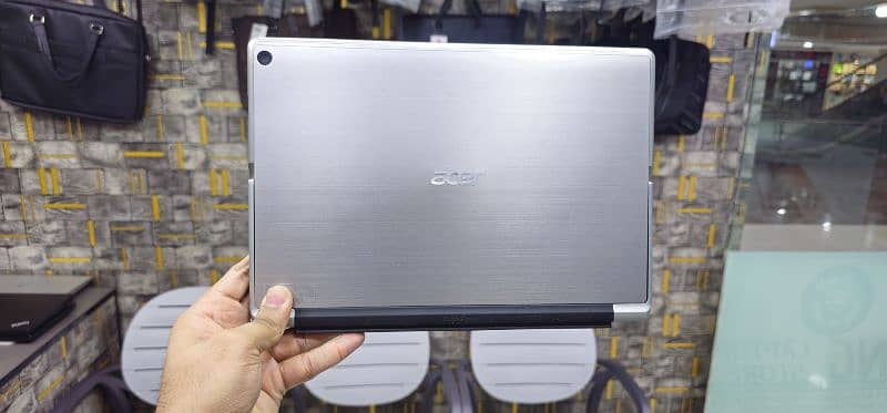 Acer Switch Alpha 12 Tablet window Core i3 6th Genration 11