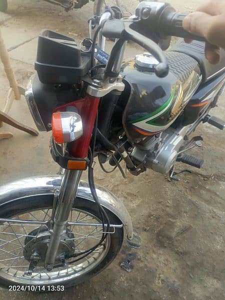 Honda 125 by 16 Sialkot Ka number ha 3