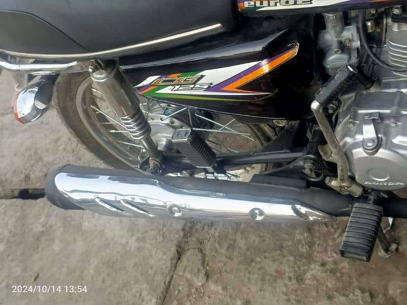 Honda 125 by 16 Sialkot Ka number ha 4