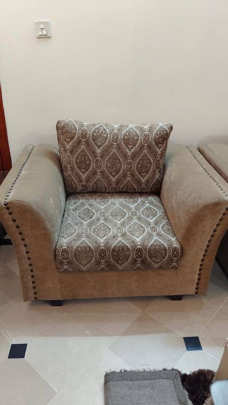 5 seater sofa set for sale. 3