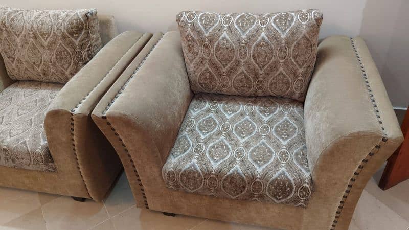 5 seater sofa set for sale. 4