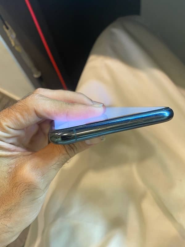 iphone 11  pro max 265gb 4