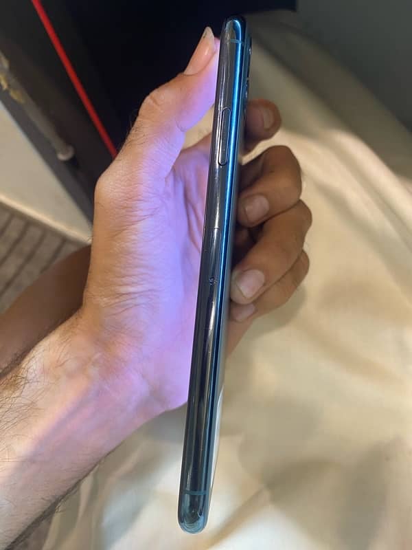 iphone 11  pro max 265gb 5