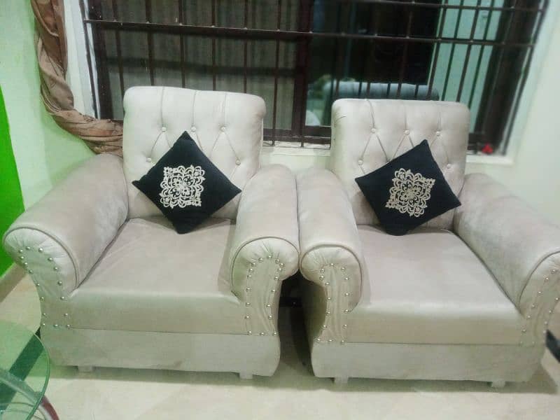 Sofa set five seater for sale urgent 3