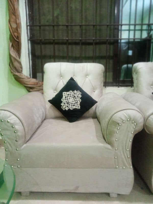 Sofa set five seater for sale urgent 4