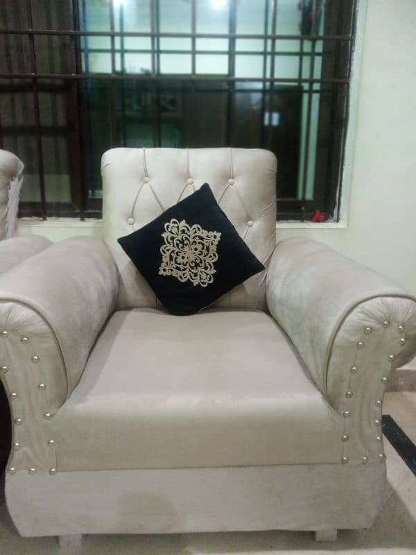 Sofa set five seater for sale urgent 5