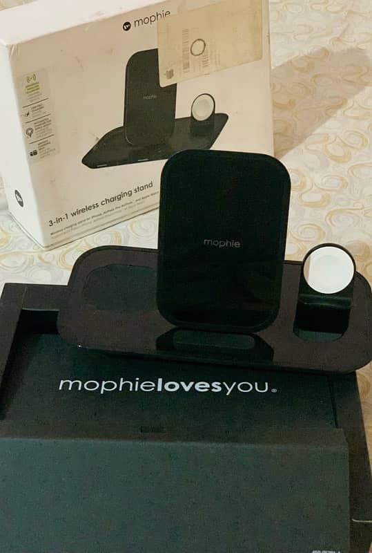 Mophie 3 in 1 wireless charging stand 6