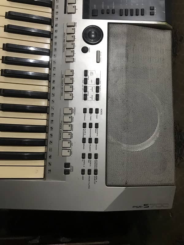 Yamaha PSR S700 Keyboard 2