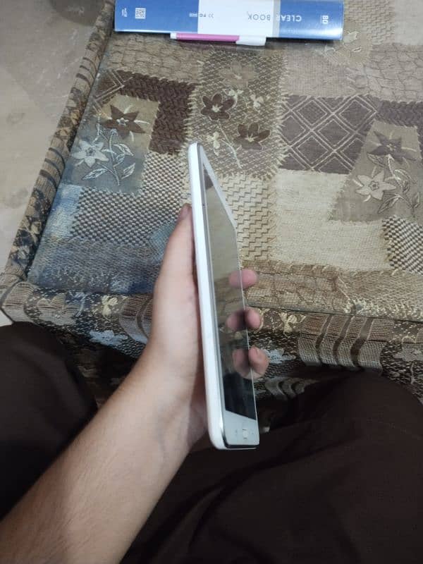 Samsung Tab 4 white color 2