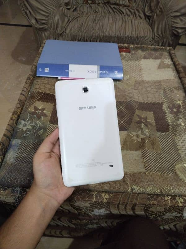 Samsung Tab 4 white color 3