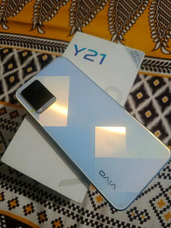 vivo y21. . . .  4/64. .  new condision 3