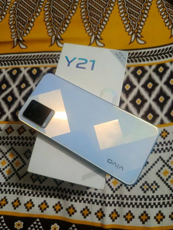 vivo y21. . . .  4/64. .  new condision 6