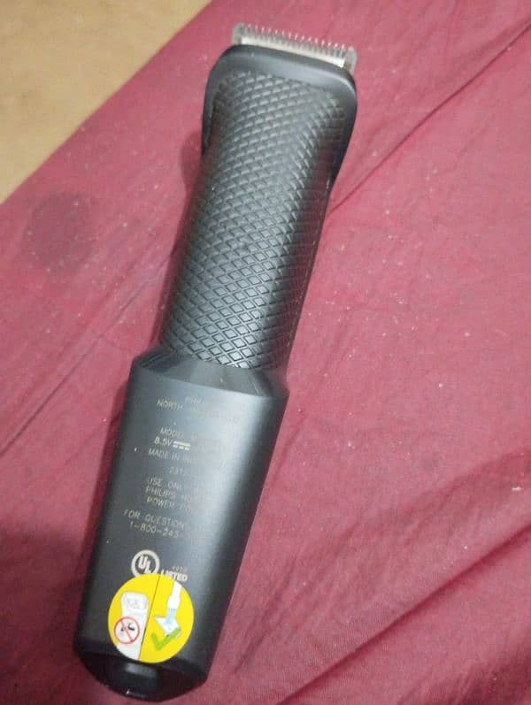 m selling brand new trimmer of Philips company just one week used 1