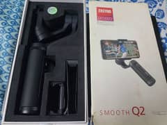 Zhiyun Smooth Q2 3-axis Mobile Gimbal for sale in Excellent condition