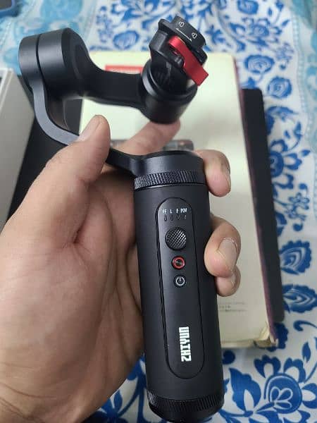 Zhiyun Smooth Q2 3-axis Mobile Gimbal for sale in Excellent condition 4