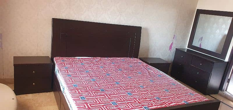 2 Double and single Bed sets with side table and dressing 5