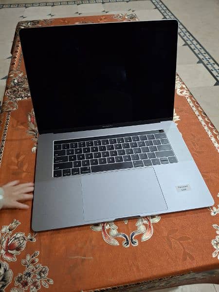 Macbook Pro 2017 15.3 inch laptop with Dedicated 4gb graphic card 1