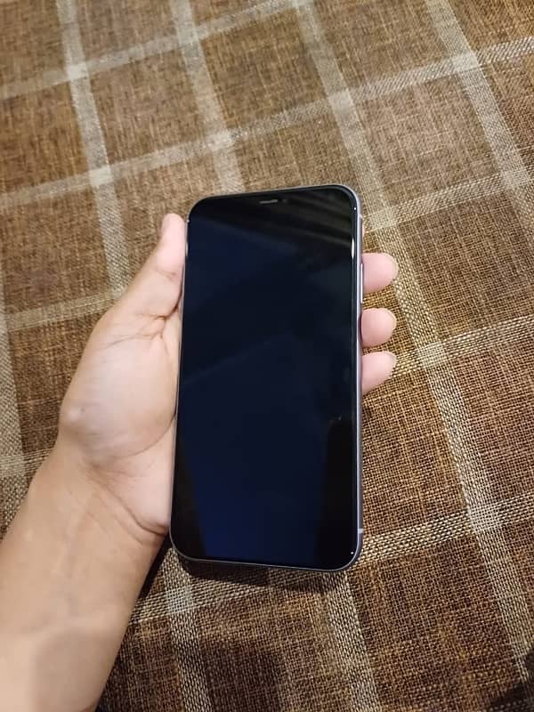 Iphone 11 jv A1 condition ladies use 3