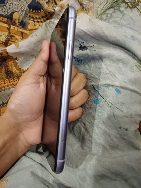 Iphone 11 jv A1 condition ladies use 4