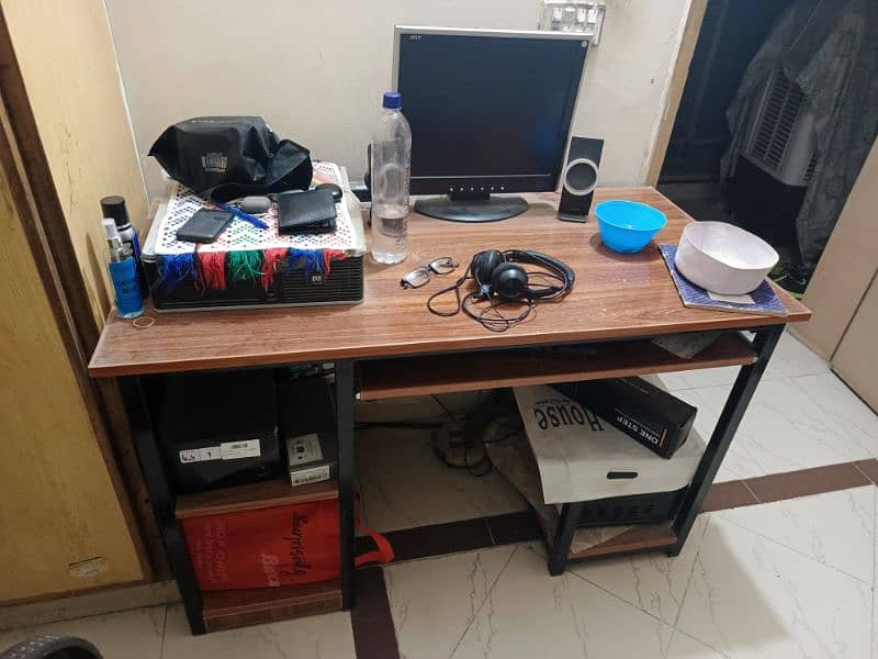 Computer Table/Desk/Workstation 1