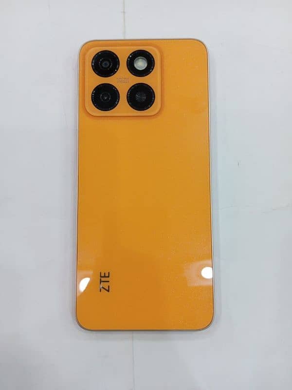 ZTE A55 4+8GB ram 64GB room 2