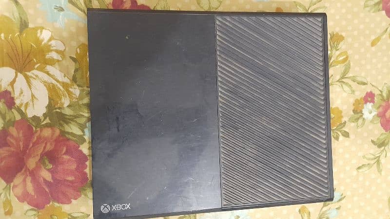 X BOX One with 4 controller Urgent sale 4