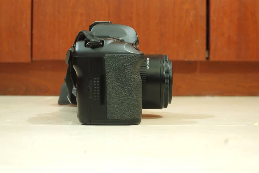 Canon EOS 5d Mark ii FullFrame 35mm professional Studio Digital Camera 1