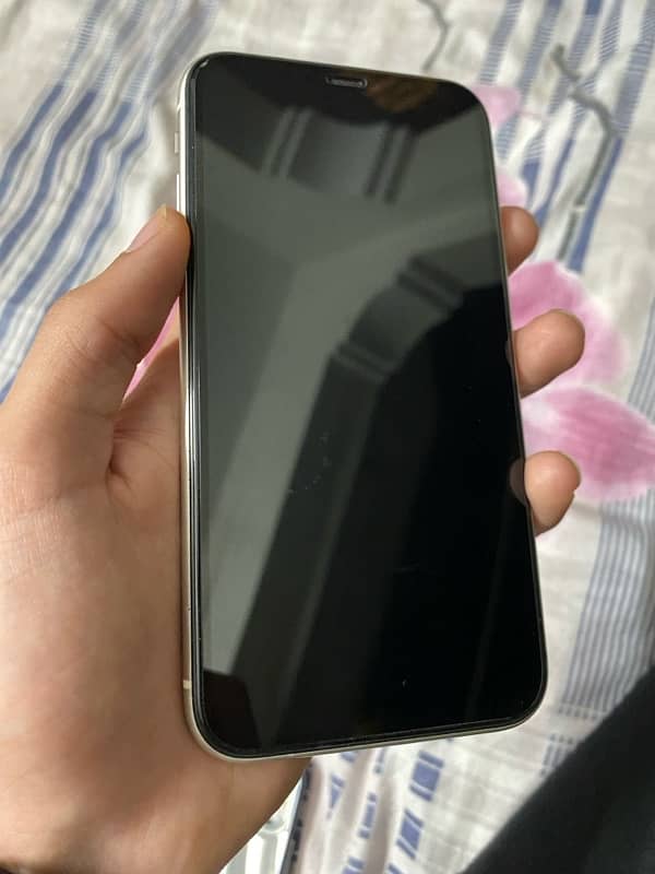 iphone 11 non PTA 4