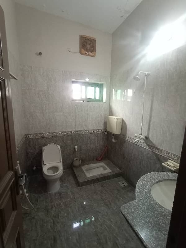 11 marla upper portion available for rent in khayaban garden sargodha road Faisalabad 4