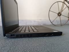 Lenovo x260 corei7-6 generation 8/256 SSD.