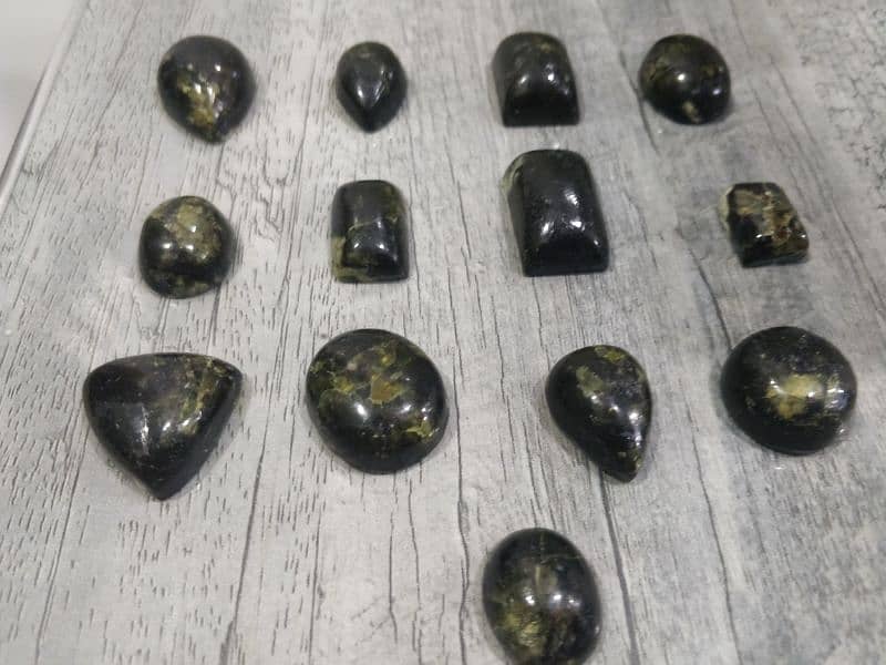 Serpentine Gem Stone 3