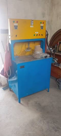 Disposable paper plates making machine