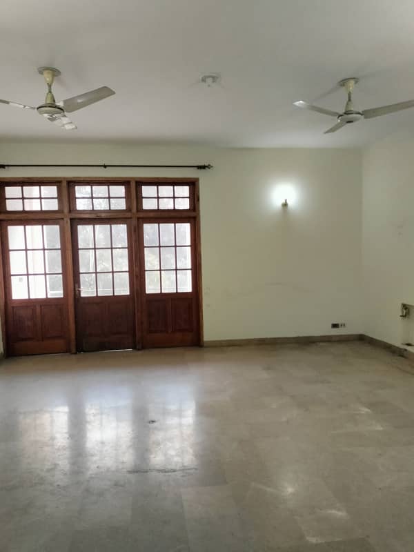 2000 Sq Ft Commercial Hall Available For Rent 3