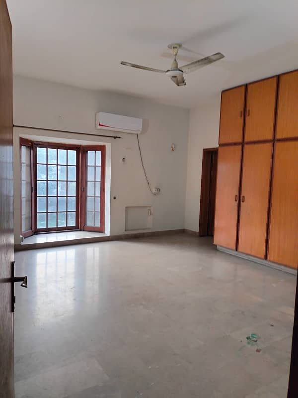 2000 Sq Ft Commercial Hall Available For Rent 6